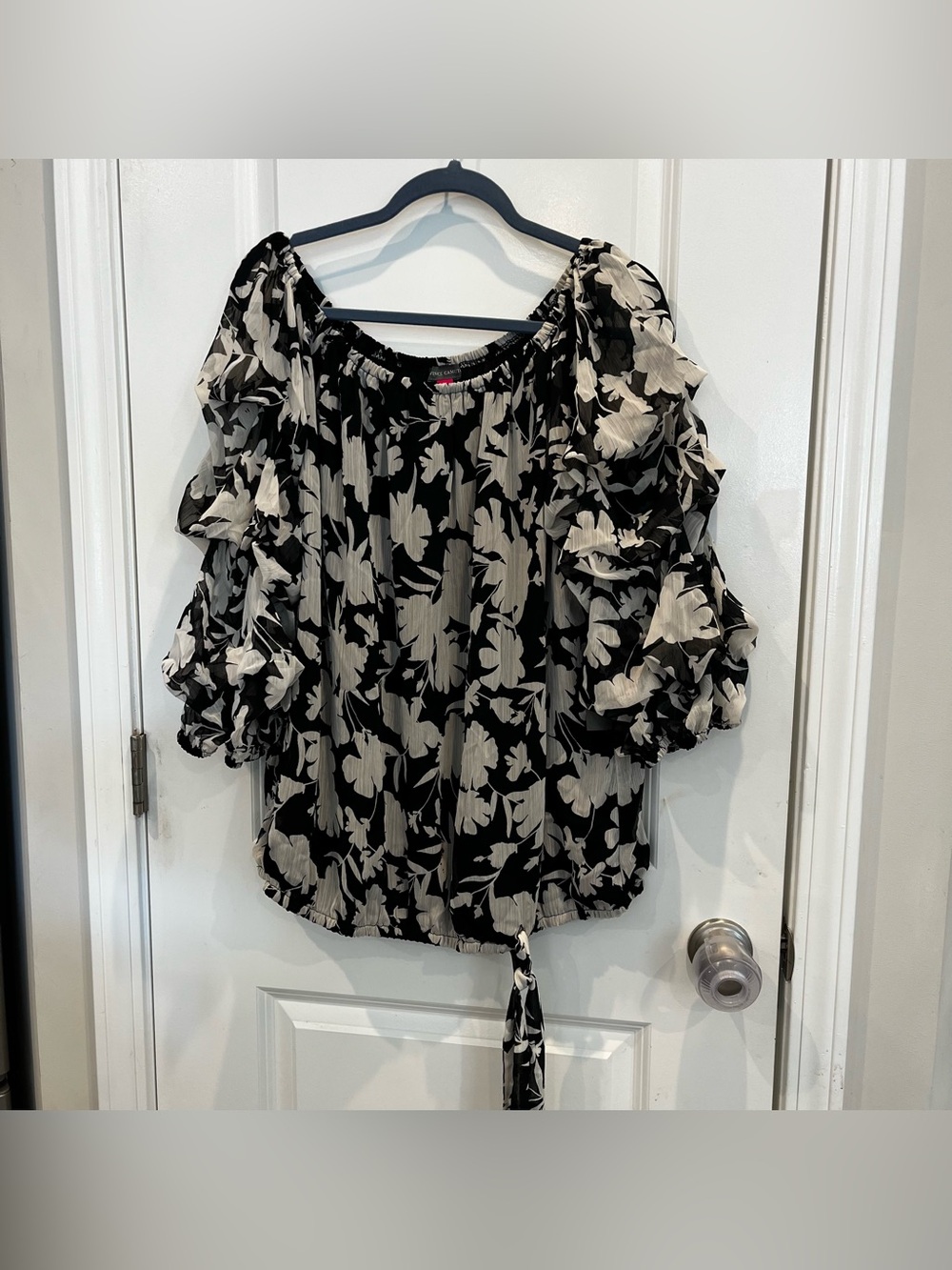 Vince Camuto Long Sleeve Flowy Blouse Black White Flowy 3X Plus Ruffle Bow Tie